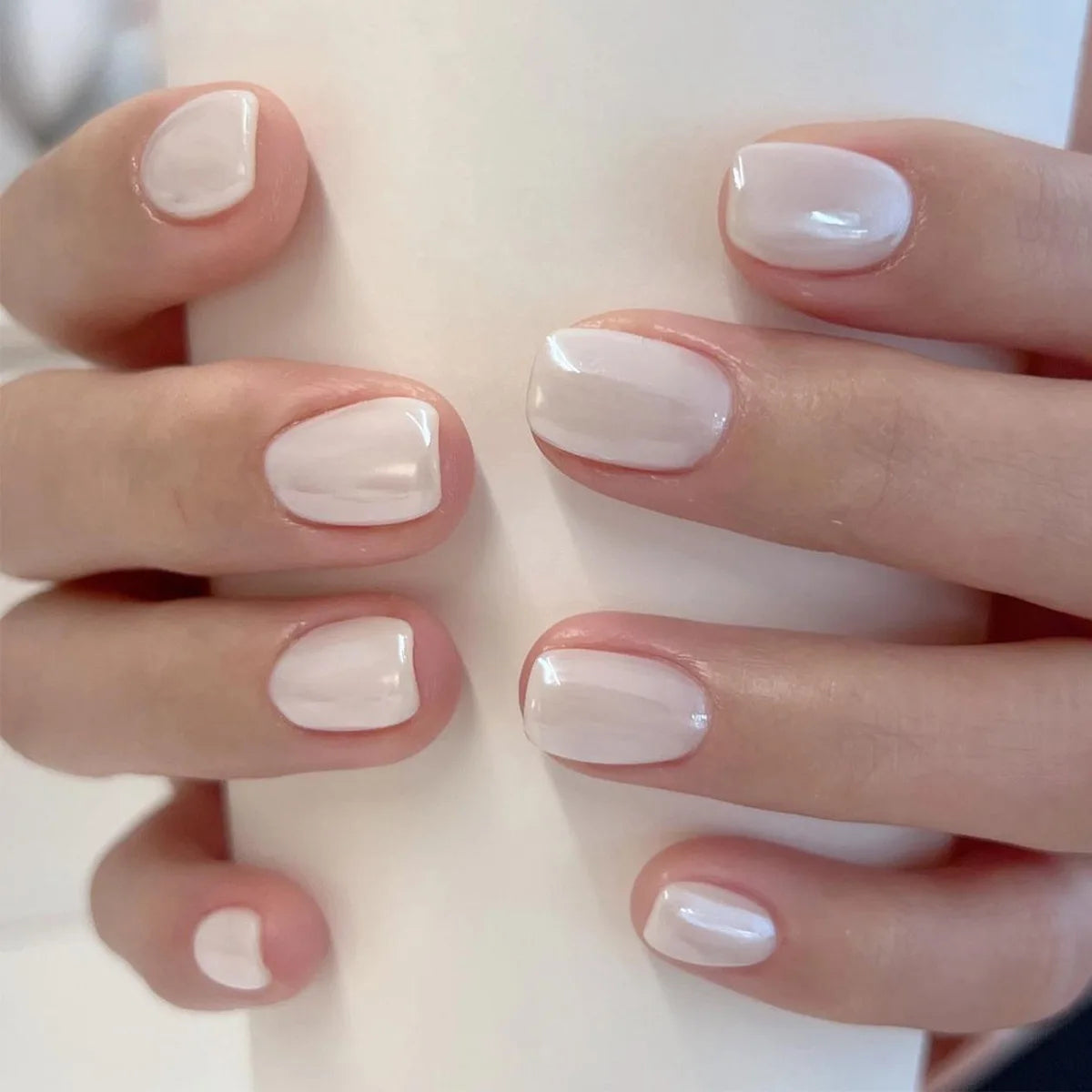 24pcs Aurora White French Press on Nails Short Sqaure Chrome Fake Nails with Glue Metallic Designs Artificial False Nail Tips