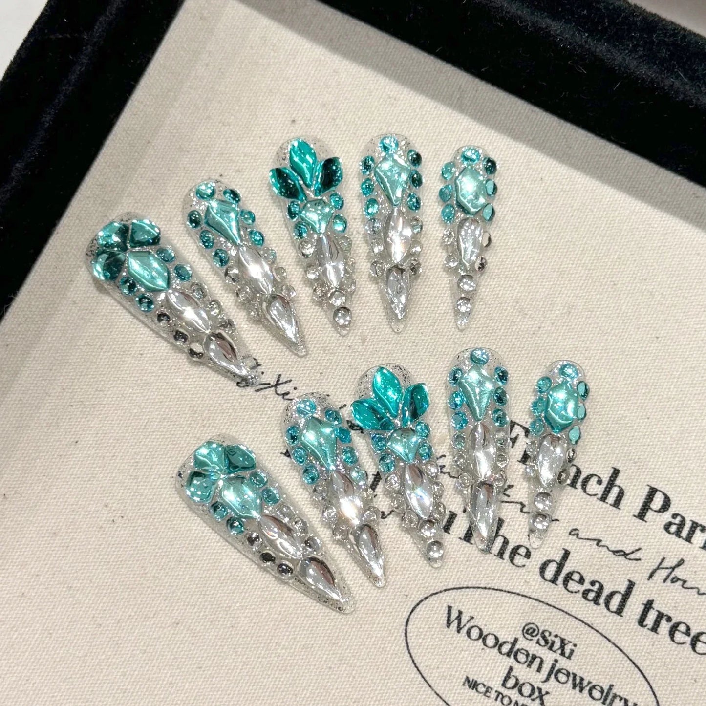 Long Fake Nails Stiletto Wearable Full Flash Rhinestones False Nails With Designs Almond Nail Tip
