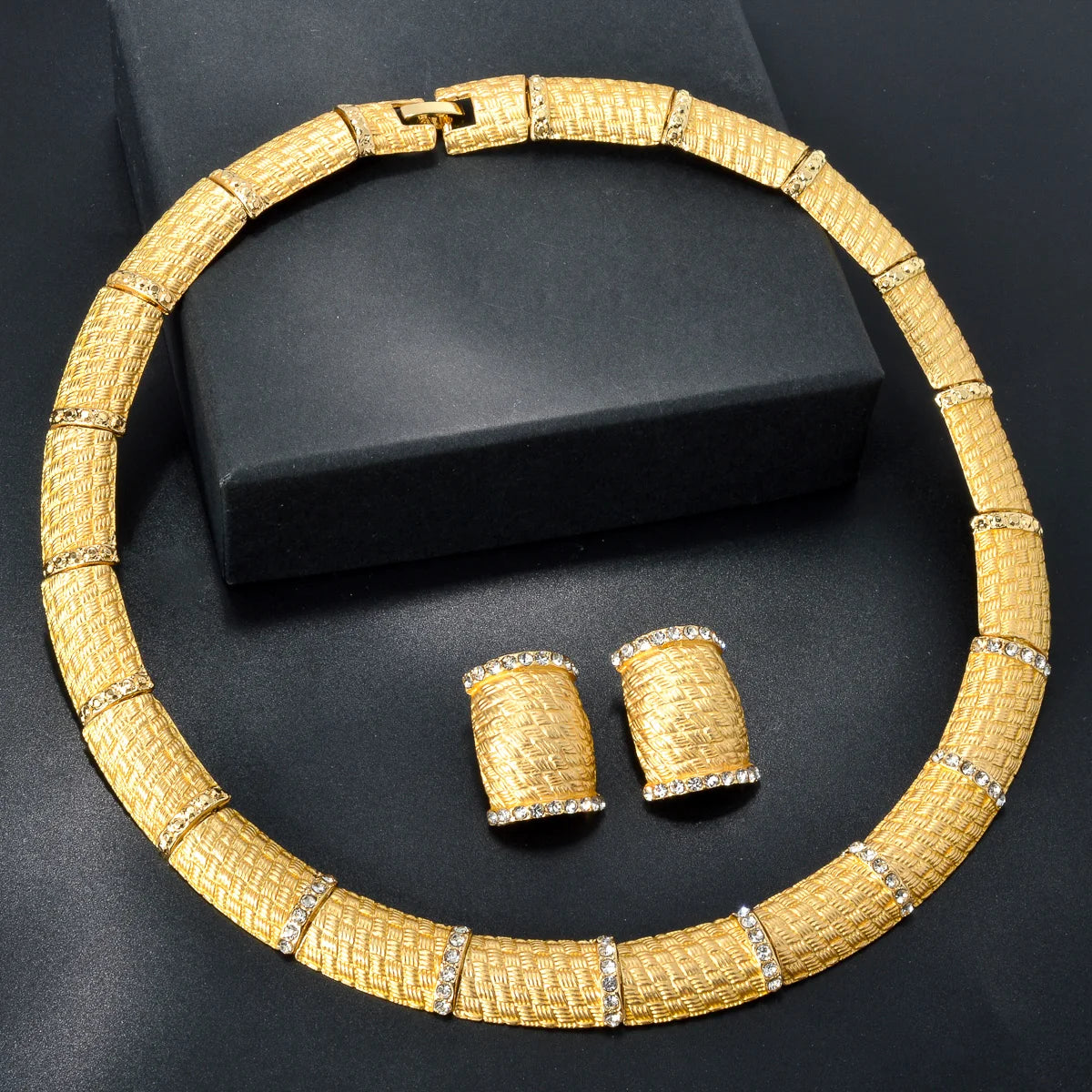 Elegant 18K Gold Plated Jewelry Set Women Luxurious Necklace Earrings Bracelet Ring 4pcs Jewelry Set Wedding Party Accessories