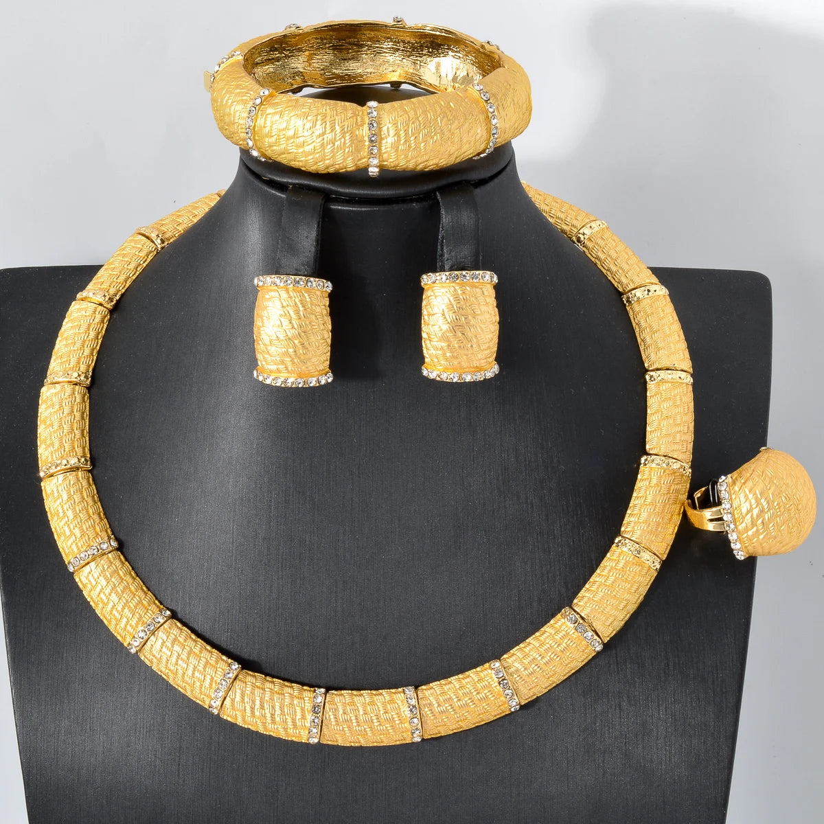 Elegant 18K Gold Plated Jewelry Set Women Luxurious Necklace Earrings Bracelet Ring 4pcs Jewelry Set Wedding Party Accessories