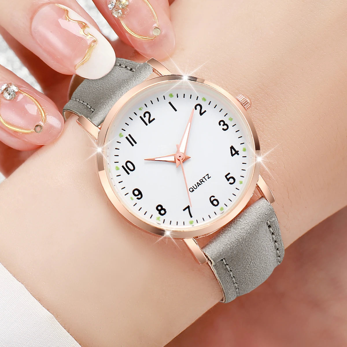 4PCS/Set Fashion Women's Watch Casual Leather Strap Versatile Round Dial Quartz Watch Set