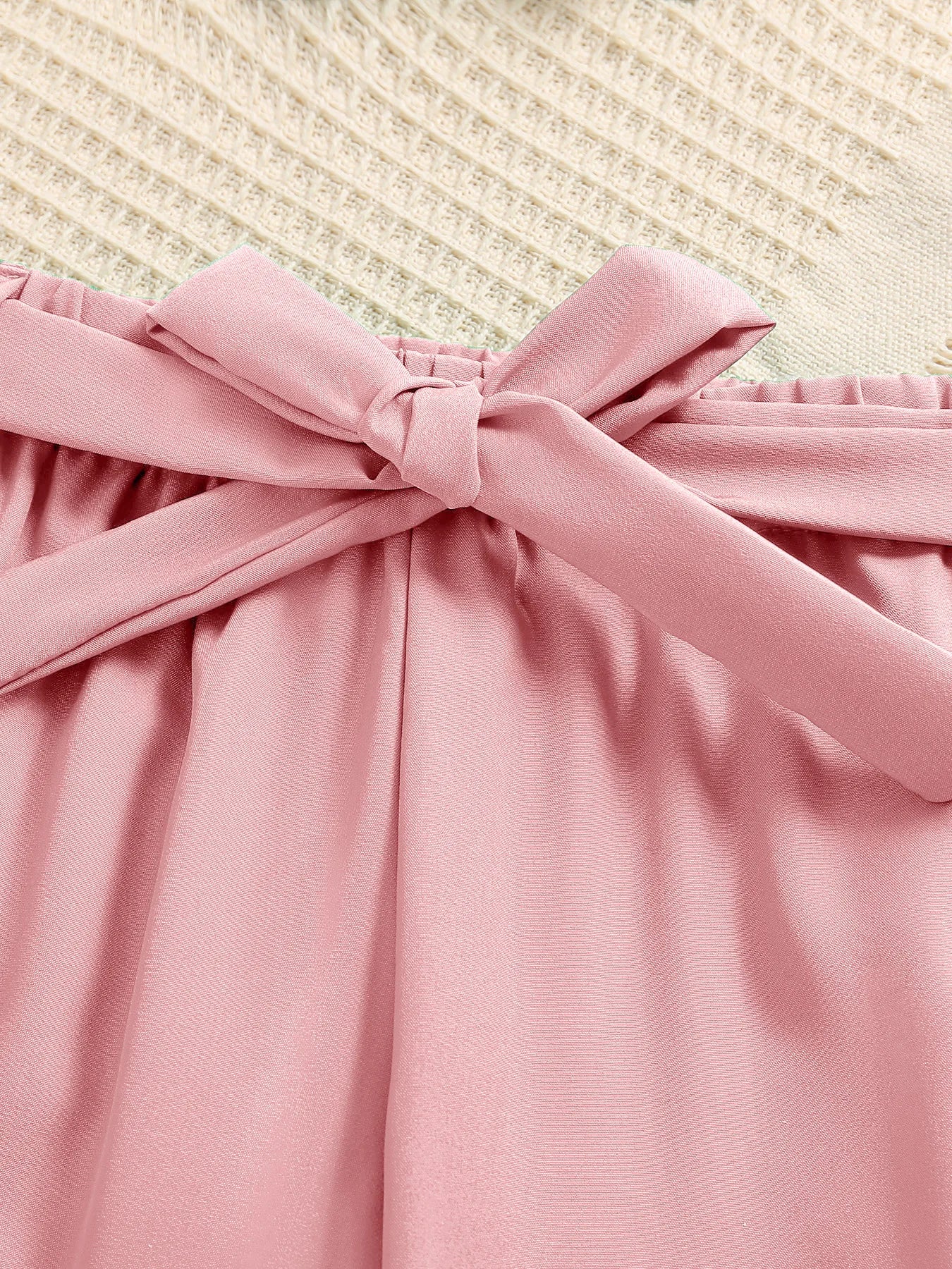 A set of two fashionable and simple cartoon print cool round-neck knitted tops and summer thin wide-leg pants for girls