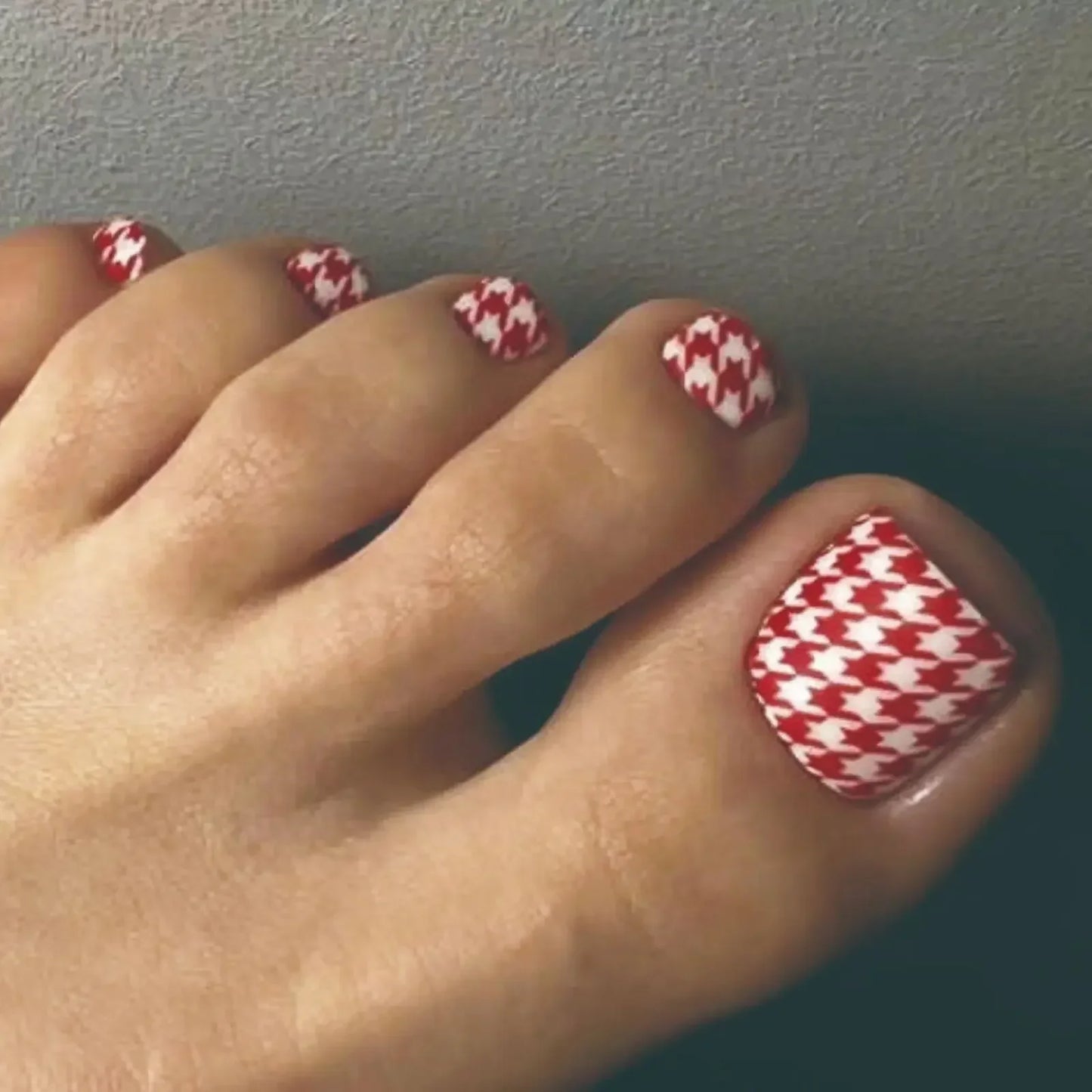 24pcs New Summer False Toe Nail Matte Cute Short Fake Toenail Tips For Girls Lady Fashion Simple Red Square Press On Toe Nails