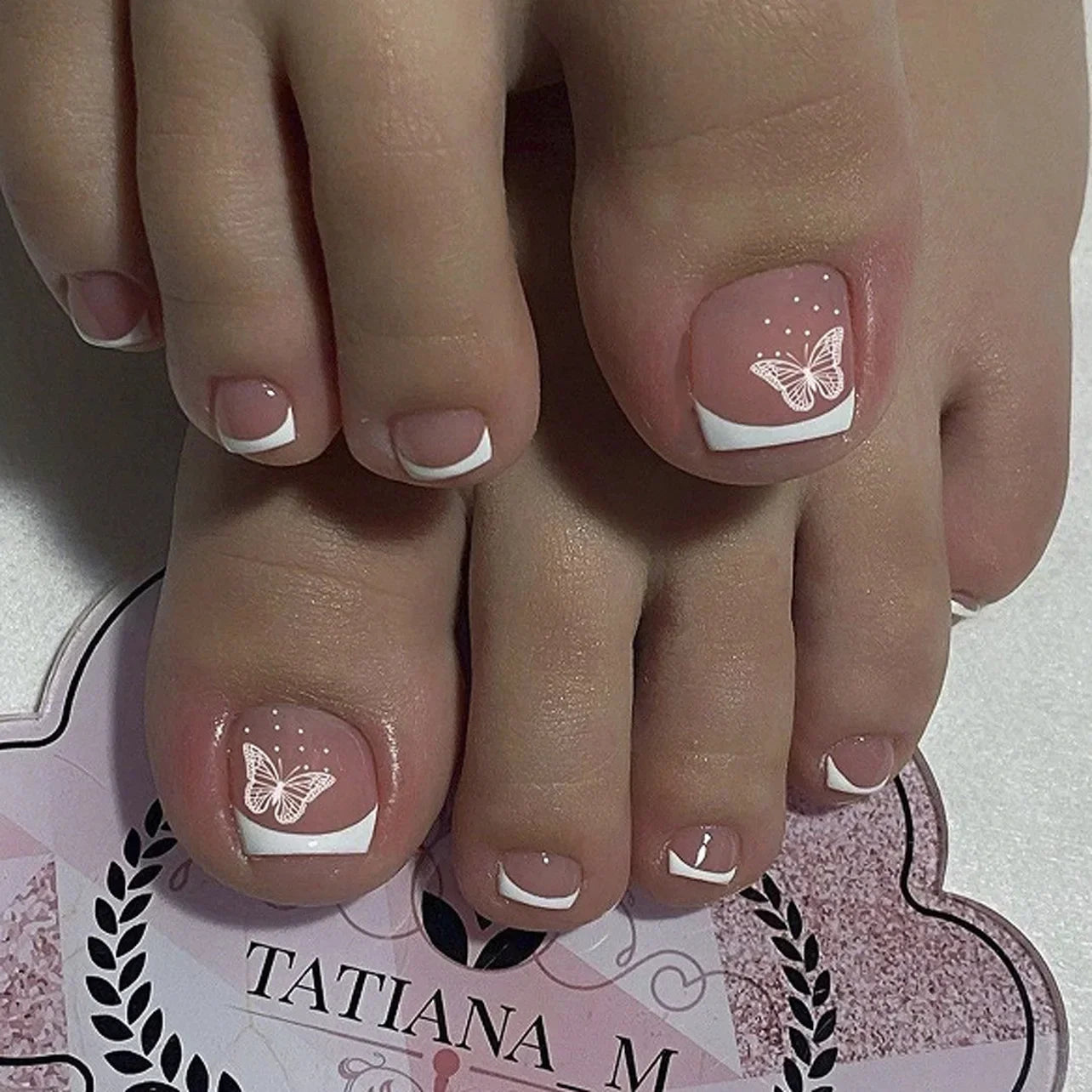 New French False Toe Nails with Heart Rhinestone Design White Edge Summer Press on Toenails Fashion Manicure Fake Toenail Patch