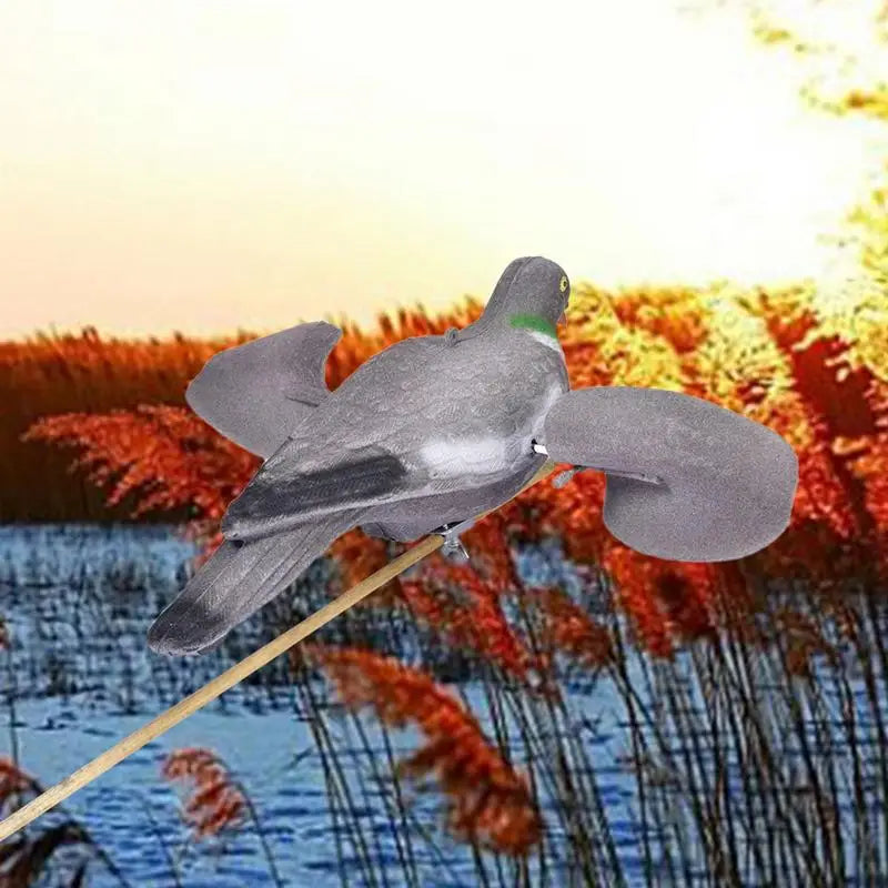 Outdoor Hunting Decoy Fake Bird Realistic Painted Flying Pigeon Hunting Trap Pigeons Motion Decoy With Wings Hunting Tool