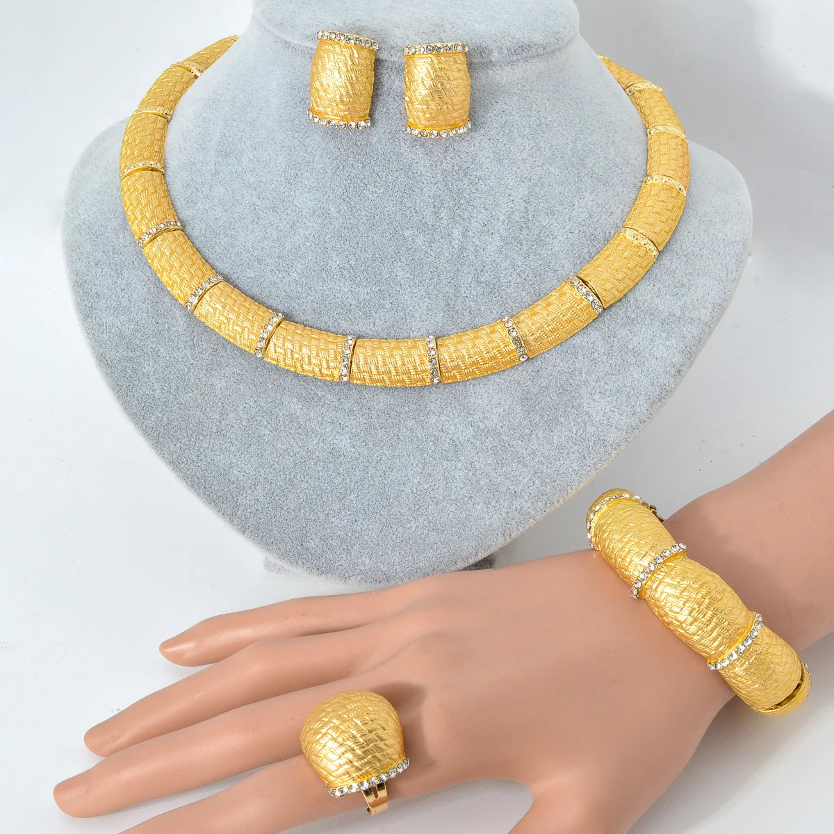 Elegant 18K Gold Plated Jewelry Set Women Luxurious Necklace Earrings Bracelet Ring 4pcs Jewelry Set Wedding Party Accessories