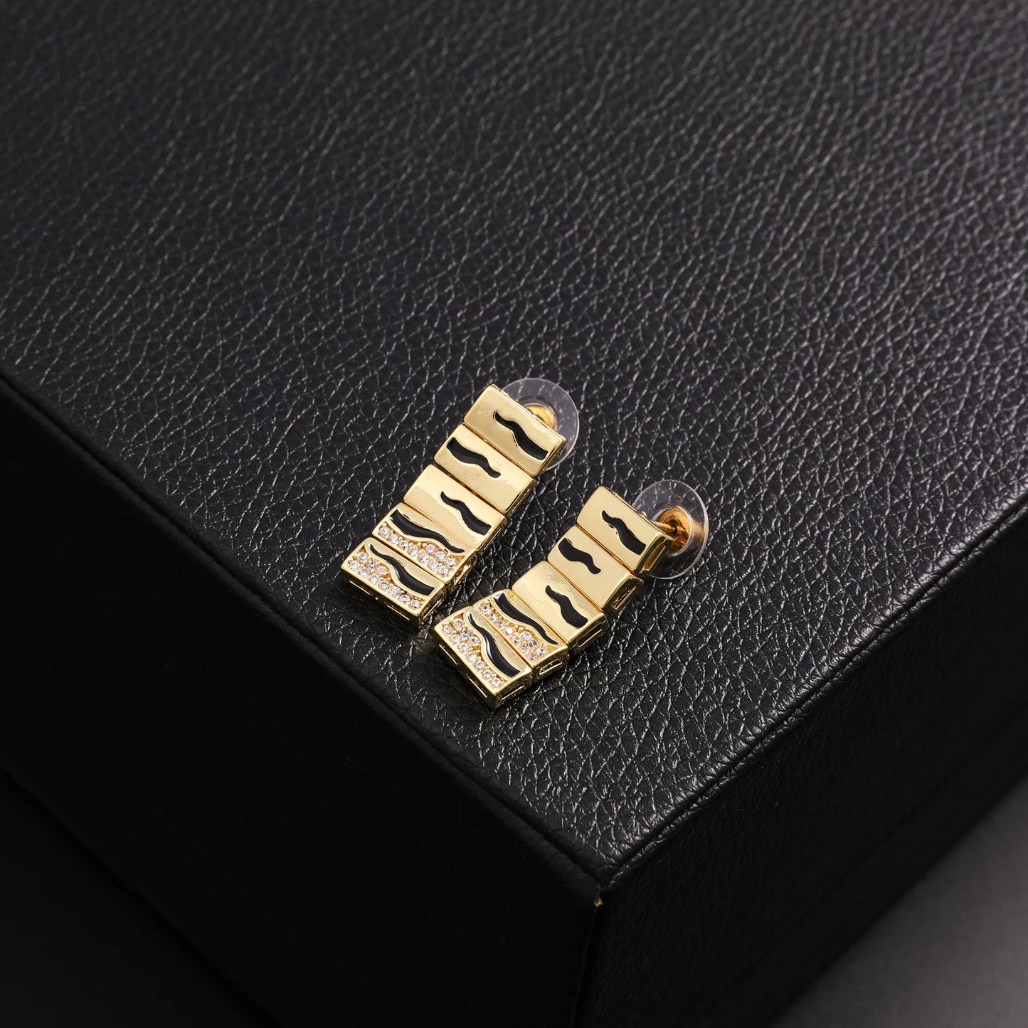 JRH Jewellery Woman Gold Electroplated 4Piece Jewelry SetNecklace Earrings Bracelets Rings Essential for Banquets Free Shippings