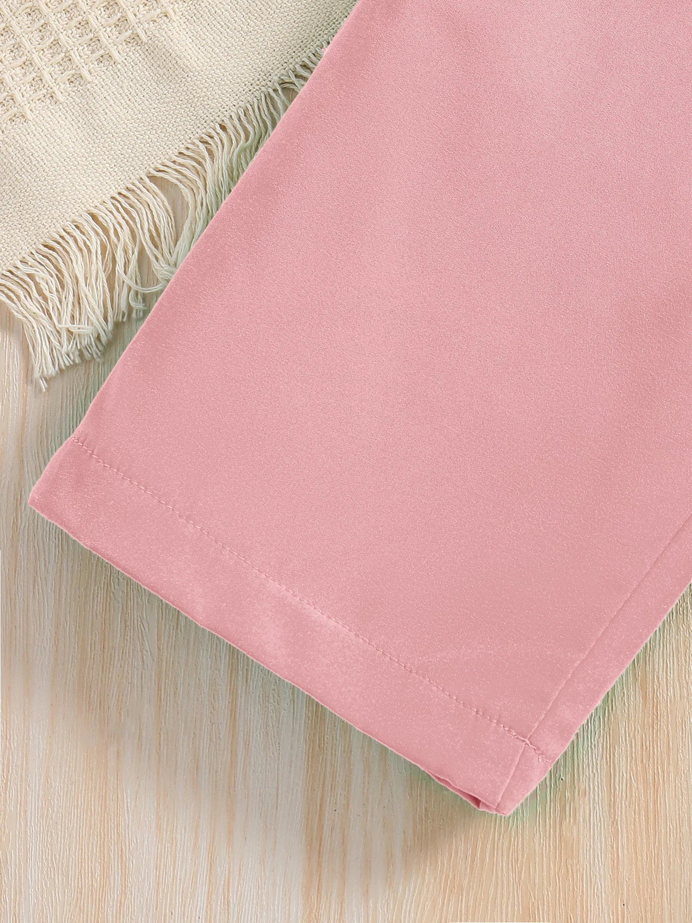 A set of two fashionable and simple cartoon print cool round-neck knitted tops and summer thin wide-leg pants for girls