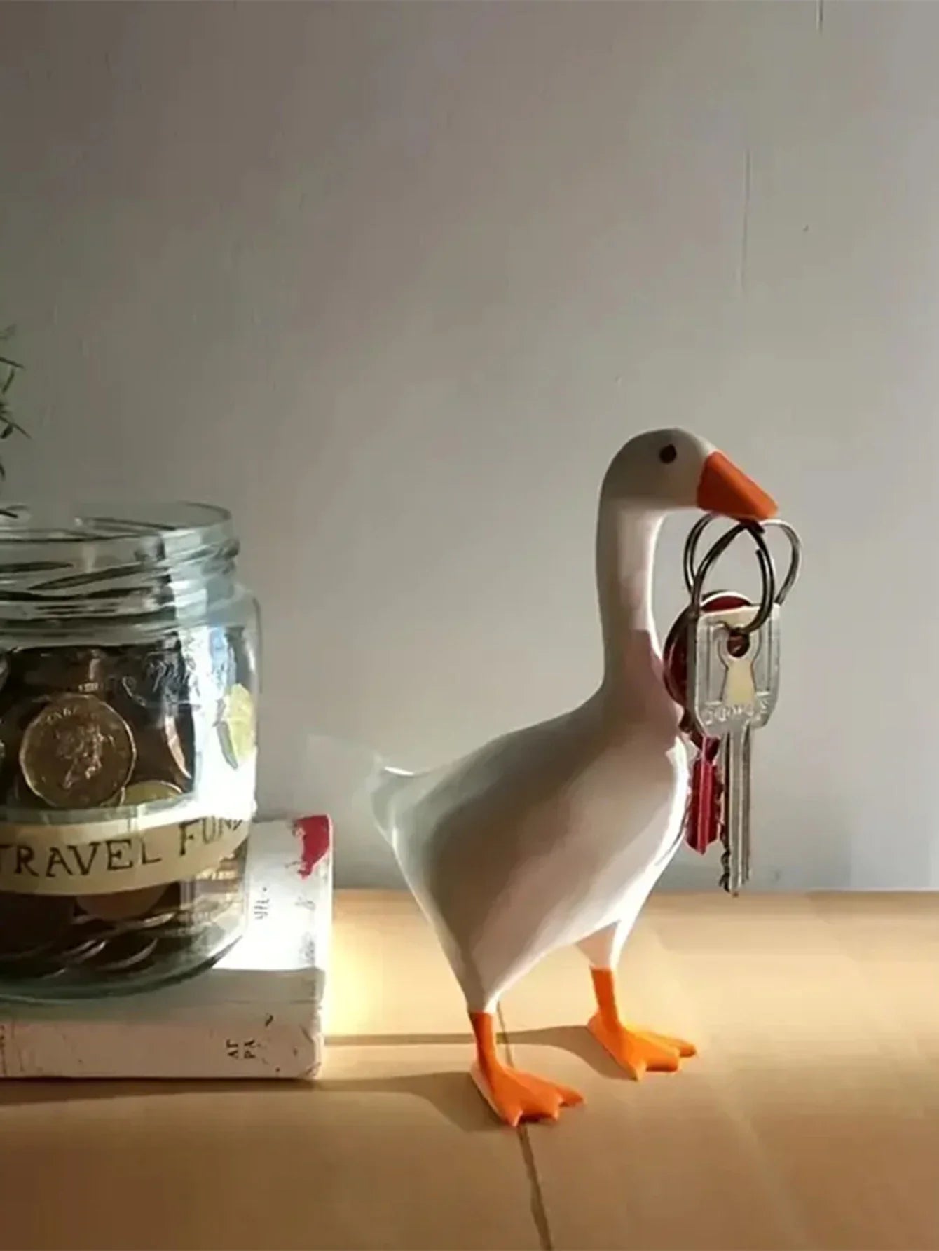 1pc Magnetic Goose Key chain home decoration sculpture office desk decoration resin goose duck sculpture tool rack home