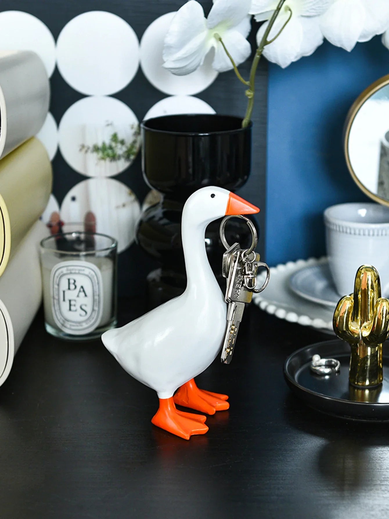 1pc Magnetic Goose Key chain home decoration sculpture office desk decoration resin goose duck sculpture tool rack home