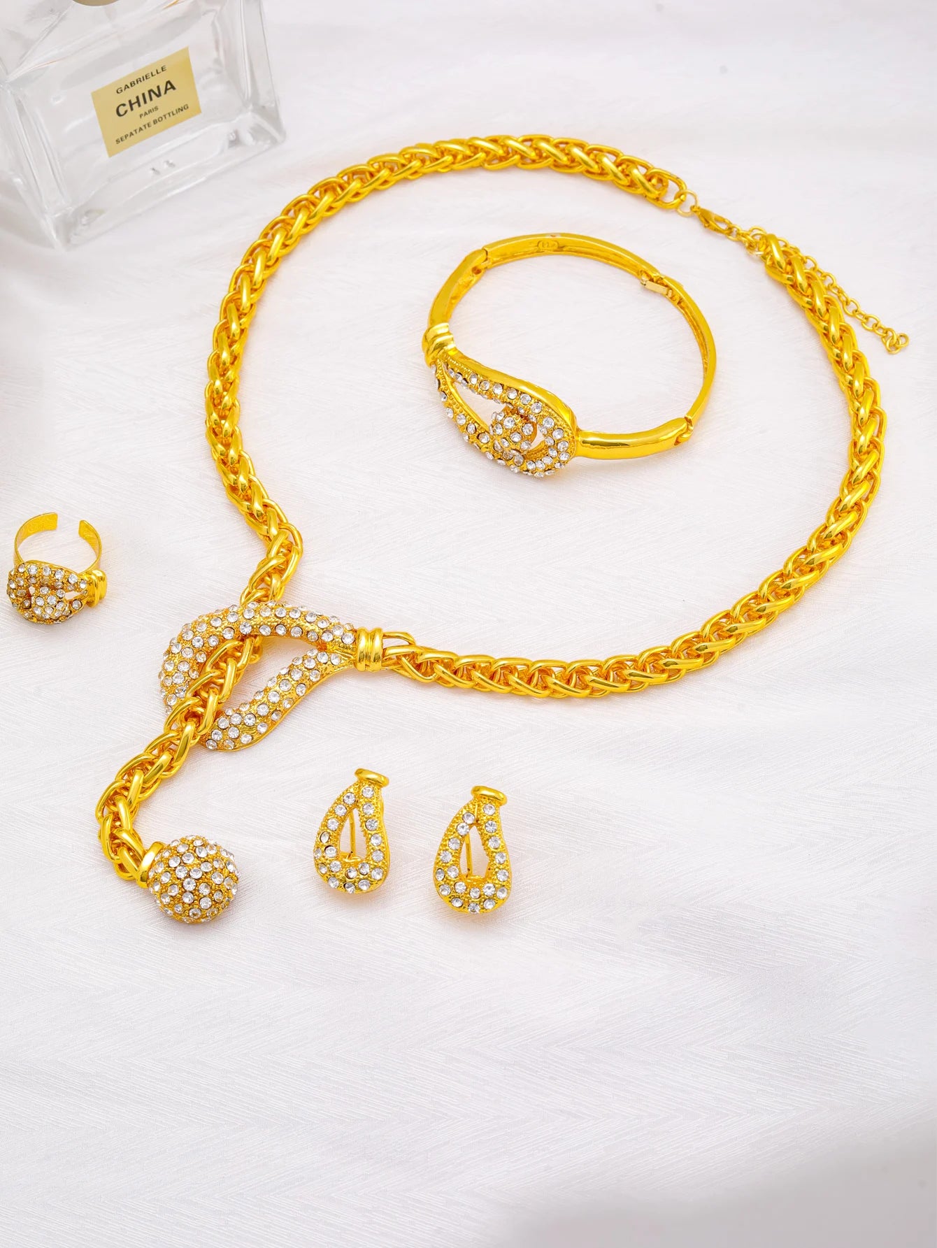 Dubai 24K Gold Plated Gold Women Jewelry Sets Classic Design Necklace Earrings Charm Bracelet Ring Banquet Party Jewelry