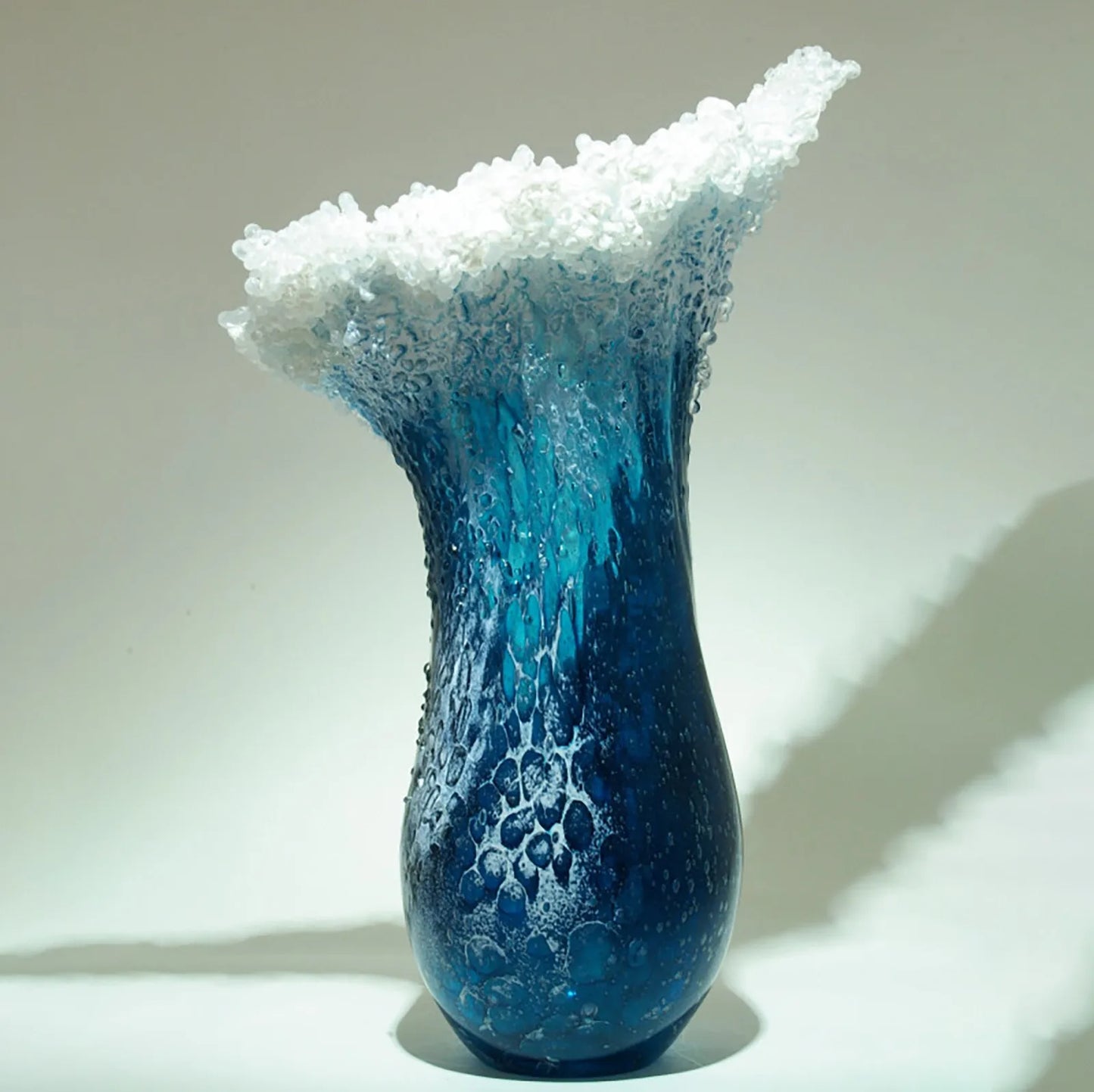 Majestical Wavy Vase, Modern Ocean Blue Flower Vases, Centrepieces Flower Pot Vase, Resin Desktop Flower Creactive Vase Decor